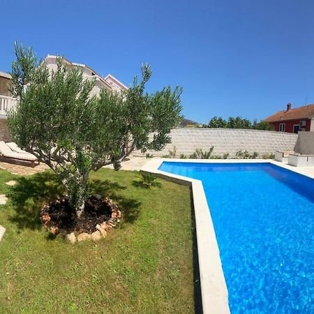 Villa Mediterra Garden & Pool 볼 외부 사진